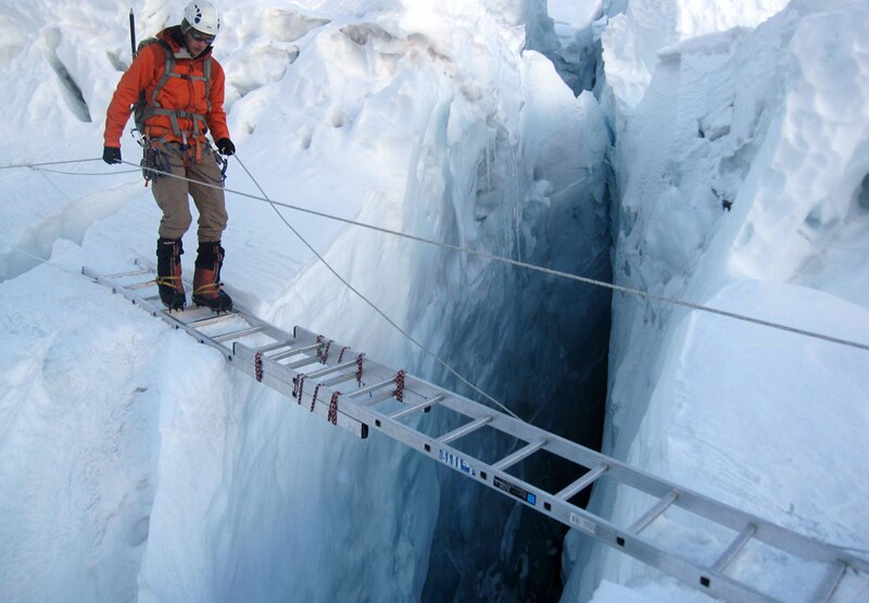 (English) Ladder at Mt. Everest Montagna.TV