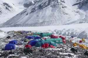 Everest, il campo base avanzato ai piedi della parete nord