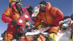 Apa Sherpa in cima all'Everest