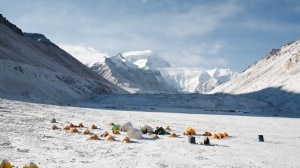 L'Everest da Nord e il campo base L'Everest da Nord e il campo base