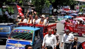 kurt diemberger durante i festeggiamenti a pokhara