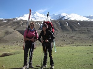 Anna Torretta e Suzy Medge davanti al SuzAnna Peak