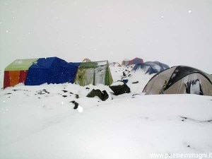 Neve sul campo base del K2