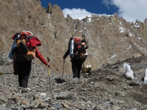 alpinisti verso la nord del g1