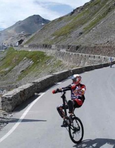 Simone Temperato sulla strada dello Stelvio