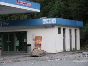 Il sasso caduto nel piazzale di Balisio