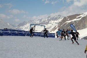 Calcio su ghiacciaio