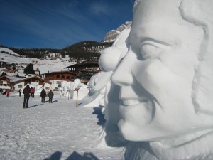 Val Gardena, sculture sulla neve