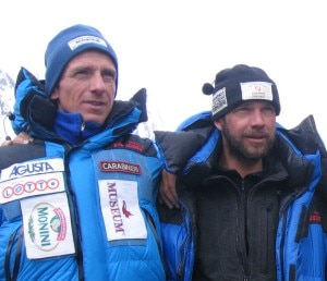 walter nones e karl unterkircher dopo la vetta del K2, anno 2004