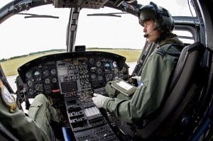 Il principe William a bordo di un elicottero Raf (Photo Press Association)