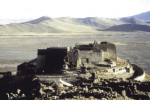 Il monastero di Samding dove vive la dodicesima reincarnazione della principessa e della divinità Dorje Phagmo (Photo Hildegard Diemberger) Il monastero di Samding dove vive la dodicesima reincarnazione della principessa e della divinità Dorje Phagmo (Photo Hildegard Diemberger)