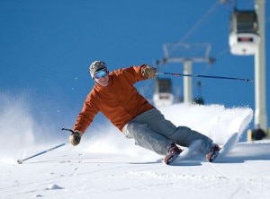 Uno sciatore