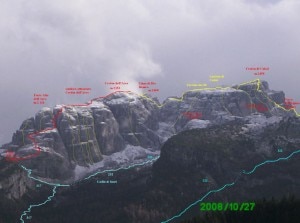 Sentieri e vie di arrampicata sul versante nord ovest del gruppo con la via ferrata “Simone” in rosso gruppo dei Clap dal monte Siera in versione invernale Sentieri e vie di arrampicata sul versante nord ovest del gruppo con la via ferrata “Simone” in rosso gruppo dei Clap dal monte Siera in versione invernale