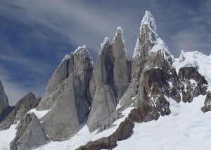 Torre Egger e CerroTorre (Photo courtesy www.climbing.com)