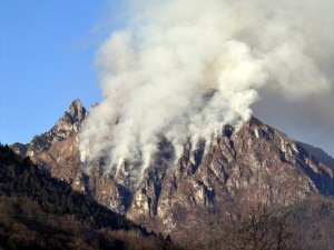 Incendio In Dolomiti (Foto di Renato Bortot) Incendio In Dolomiti (Foto di Renato Bortot)
