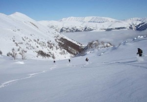 La polvere delle Ciminiere al cospetto della Majella (Photo Telemark Appennini)