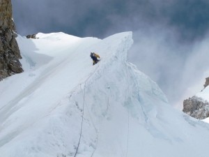 Simone Moro in salita (Photo courtesy www.simonemoro.com)