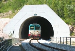 Una galleria ferroviaria