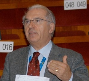 Il senatore Giacomo Santini
