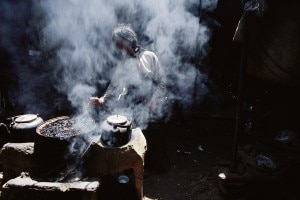 Stufa a sterco di yak (Photo Baldizzone courtesy of Nationalgeographic.it)