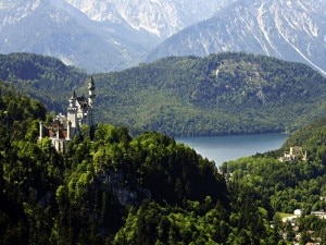 Il castello di Neuschwanstein nel territorio di Fussen in Baviera