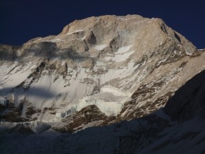 La parete ovest del Makalu (Photro Steve House - thecleanestline.com) La parete ovest del Makalu (Photro Steve House - thecleanestline.com)