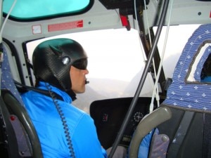 Simone Moro pilota verso Namche