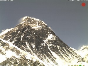 Un'immagine dalla webcam dell'Everest
