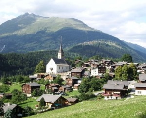 Il paese di Ernen nella valle Goms