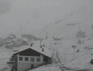 Webcam Courmayeur, 1700 metri, 1 giugno 2011