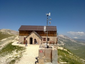 La stazione Share sulla Cresta della Portella e il rifugio