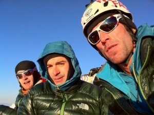 Barmasse con i fratelli Pou, bivacco sul Bianco  (Photo courtesy Twitter.com-hervebarmasse)