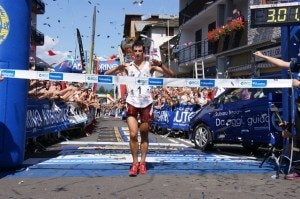 Kilian Jornet Burgada taglia il traguardo (Photo courtesy Newspower.it)