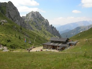 Rifugio Olmo (Photo courtesy gitantigioiosi.wordpress.com)