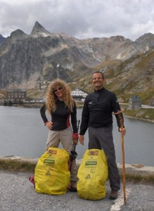 Daniela e Luca alla partenza dal Gran San Bernardo (Photo courtesy of guideincammino.blogspot.com)