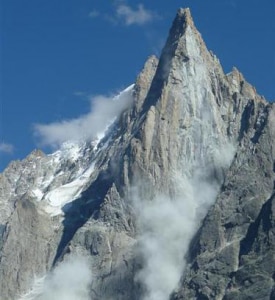 Versante ovest dell'Aiguilles du Dru (Photo Luc Moreau courtesy of  www.ledauphine.com)