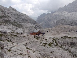 Rifugio Pian di Cengia sulle Dolomiti di Sesto (Photo Albino Bassani courtesy of spazioinwind.libero.it)