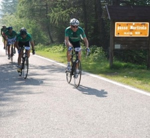 Ciclisti al Passo del Mortirolo (Photo courtesy of http://www.pedalegodiaschese.com)