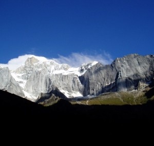 Versante nord del gruppo del Siguniang (© Andy Bourne - 2011 American Alpine Institute)