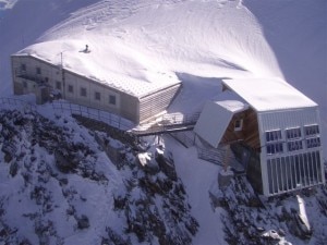 Rifugio del Goûter sull'Aiguille du Goûter nel massiccio del Monte Bianco (Photo courtesy of www.geocaching.com)