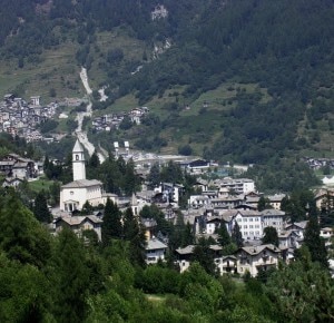 Chiesa in Valmalenco (Photo Alessandro Pedretti courtesy of www.panoramio.com)