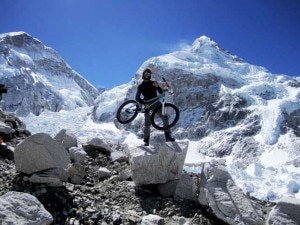 Brumotti all'Everest (Photo www.oggi.it)