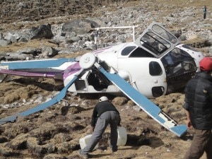 L'elicottero schiantatosi questa mattina a Lobuche, ai piedi dell'Everest