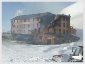 Rifugio Guglielmina distrutto (Photo courtesy aostaoggi.it) 1