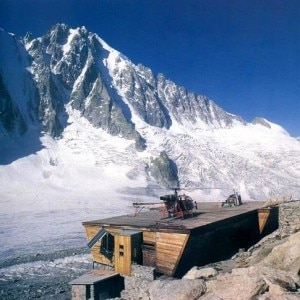 Rifugio d'Argentière e parte del ghiacciaio d'Argentière (Photo courtesy of www.glaciers-climat.fr)