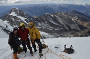 Su Rongqin, Jon Otto e Liu Yong  sulla cima del  Yangmolong (Photo Tim Boelter - Alpinist.com)