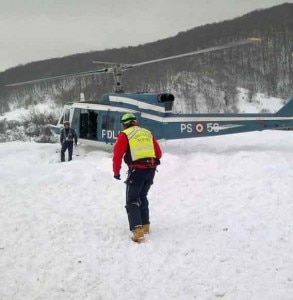 Soccorso Alpino in azione con l'elicottero (Photo courtesy of www.ilpuntoamezzogiorno.it)