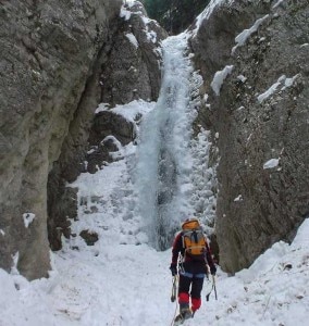 Un tratto della cascata di ghiaccio Torrent de Queyrières (Photo courtesy of www.gulliver.it)