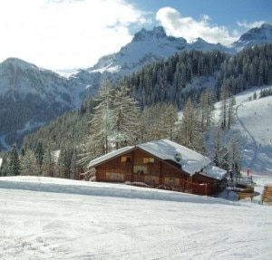 Rifugio Plan Boè (Photo courtesy of www.dovesciare.it)