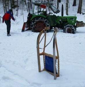 Lo slittino usato dal ferito, recuperato dai soccorsi dopo aver salvato l'uomo (Photo courtesy of BRK)